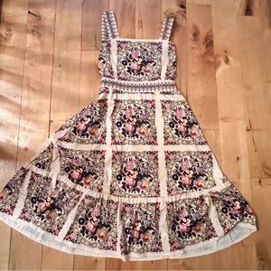 Gorgeous sleeveless dress!